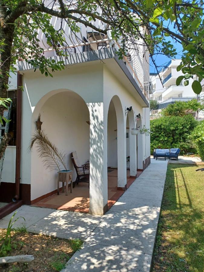 Apartment Bunjo'S Beach House Trogir Exterior foto
